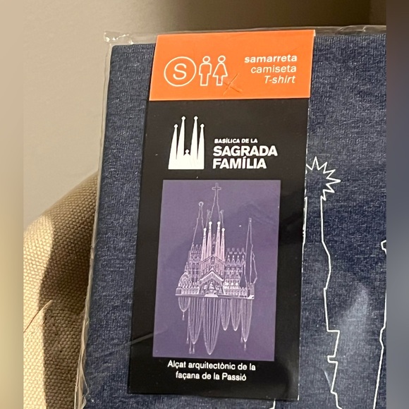 Unisex Sagrada Familia T-shirt - Picture 3 of 3